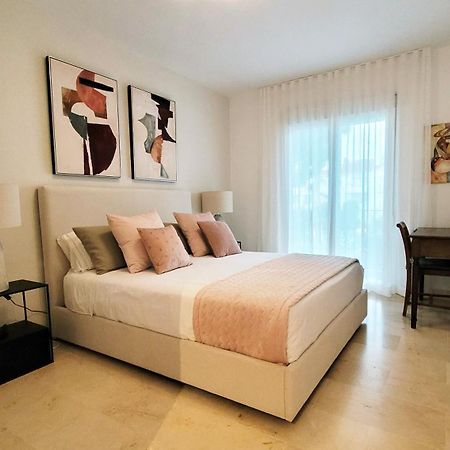 Apartment In El Presidente Beach Side New Golden Mile Estepona Bagian luar foto