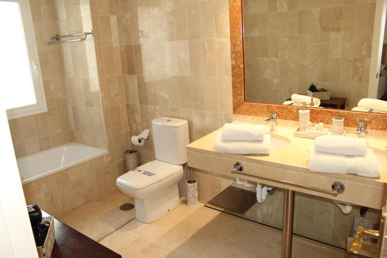 Apartment In El Presidente Beach Side New Golden Mile Estepona Bagian luar foto