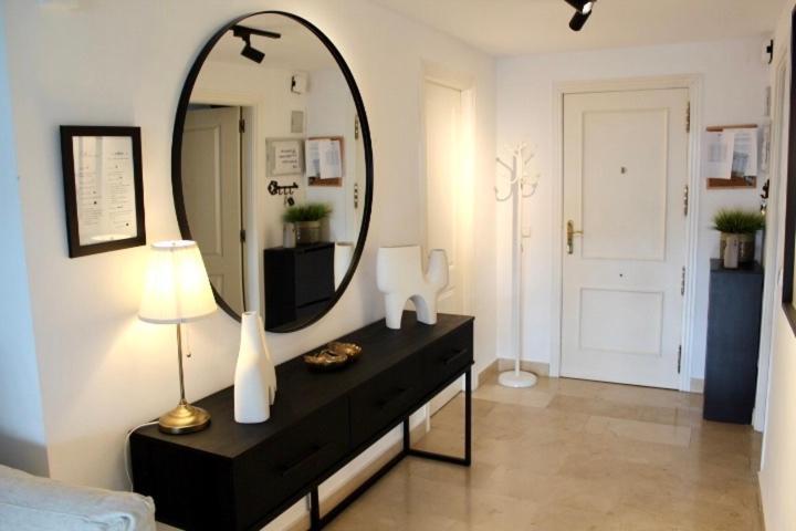 Apartment In El Presidente Beach Side New Golden Mile Estepona Bagian luar foto