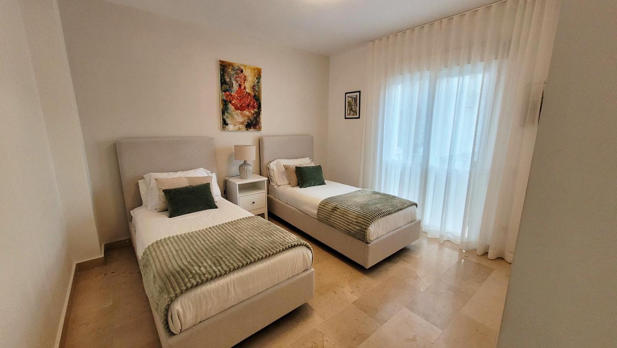 Apartment In El Presidente Beach Side New Golden Mile Estepona Bagian luar foto