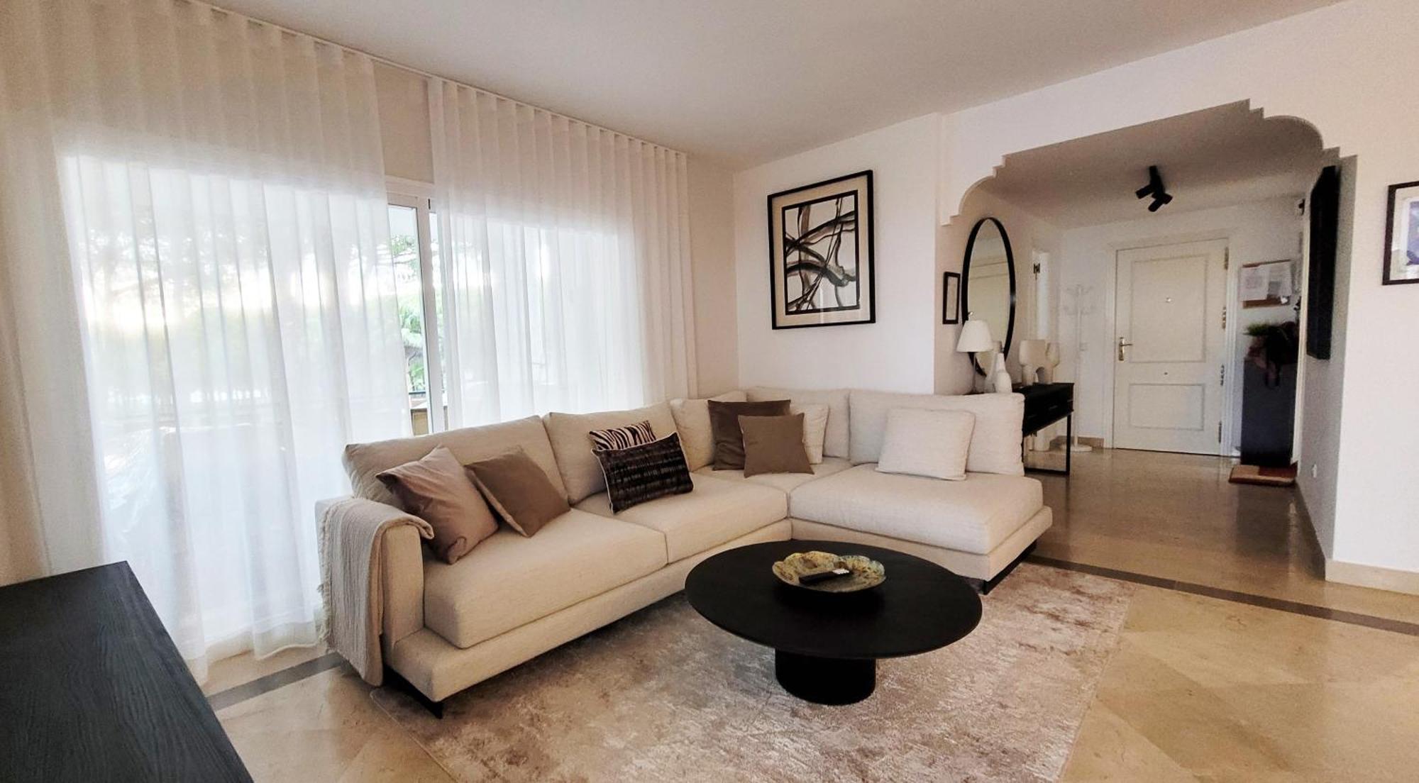 Apartment In El Presidente Beach Side New Golden Mile Estepona Bagian luar foto