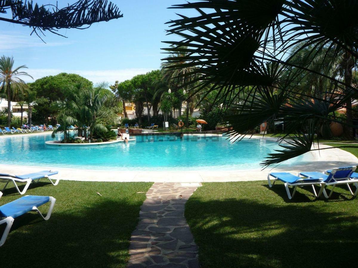 Apartment In El Presidente Beach Side New Golden Mile Estepona Bagian luar foto