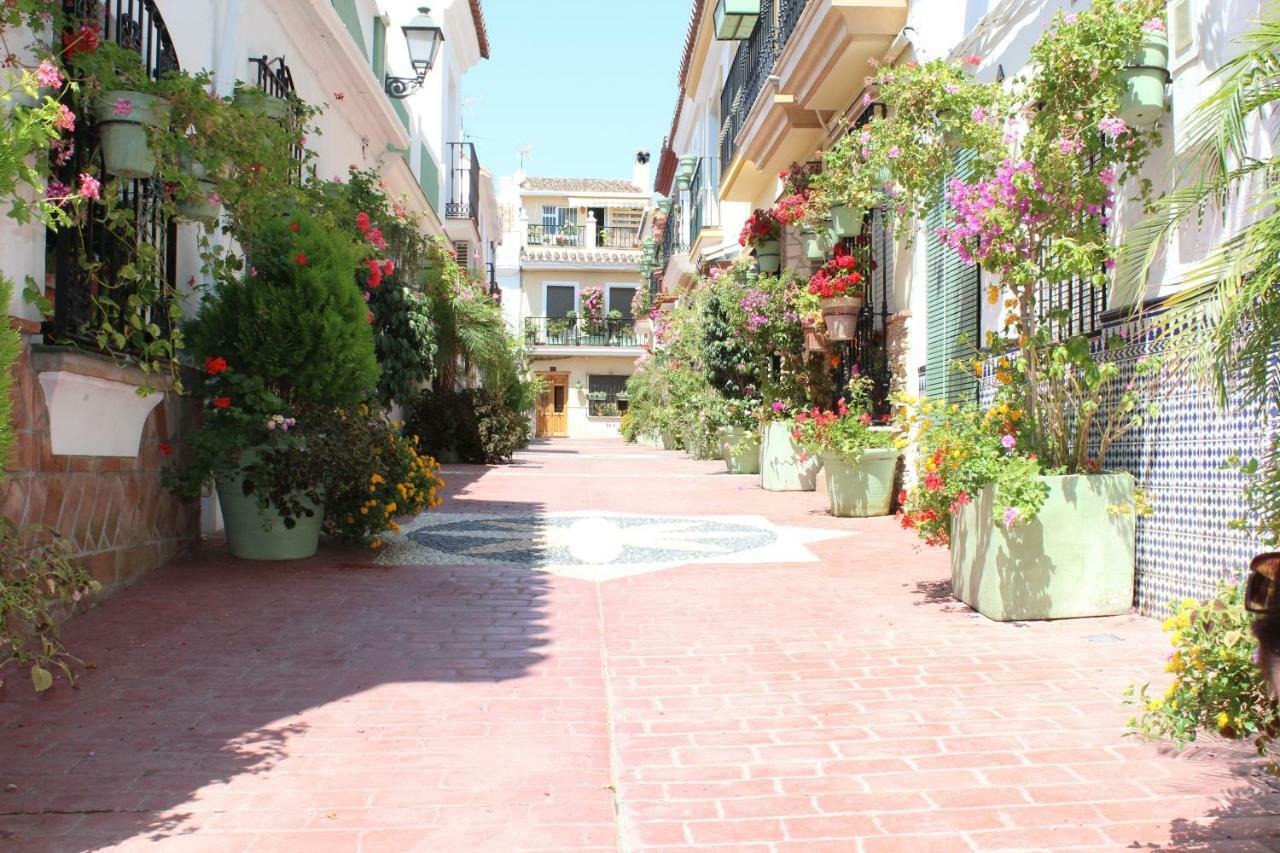 Apartment In El Presidente Beach Side New Golden Mile Estepona Bagian luar foto